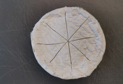 Фото шага рецепта Сыр бри с мандариновым чатни 175657 шаг 1  