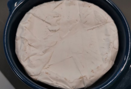 Фото шага рецепта Сыр бри с ягодным чатни 175382 шаг 1