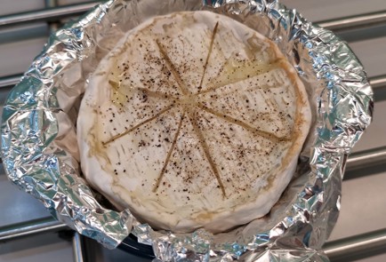 Фото шага рецепта Сыр бри с ягодным кремом 174434 шаг 5  