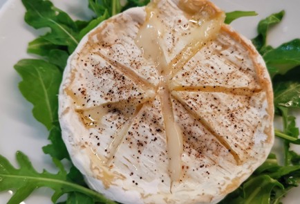 Фото шага рецепта Сыр бри с ягодным кремом 174434 шаг 7  