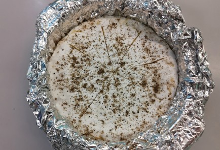 Фото шага рецепта Сыр бри запеченный с вишней 175189 шаг 3  