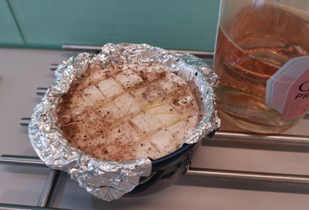 Фото шага рецепта Сыр бри запеченный в духовке 175950 шаг 6  