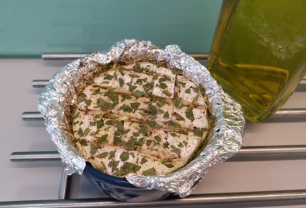 Фото шага рецепта Сыр бри запеченный в духовке 175950 шаг 9  