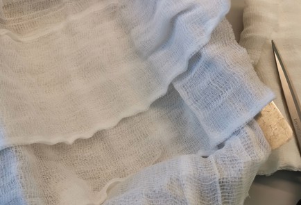 Фото шага рецепта Сыр филадельфия с красным базиликом 174153 шаг 4  