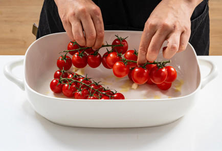 Фото шага рецепта Сыр с помидорами в духовке 190149 шаг 3