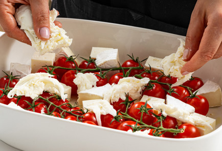 Фото шага рецепта Сыр с помидорами в духовке 190149 шаг 4