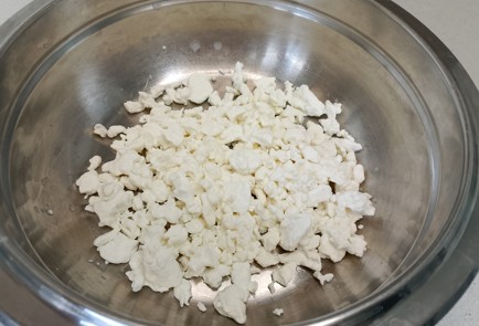 Фото шага рецепта Сырная лепешка с грибами 191304 шаг 1