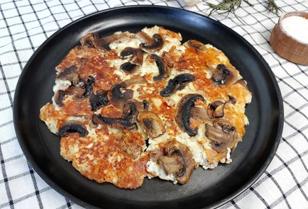 Фото шага рецепта Сырная лепешка с грибами 191304 шаг 12