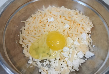 Фото шага рецепта Сырная лепешка с грибами 191304 шаг 3