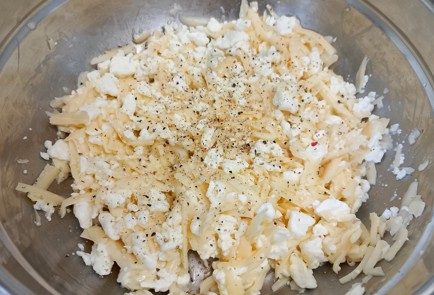 Фото шага рецепта Сырная лепешка с грибами 191304 шаг 4