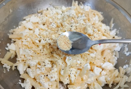 Фото шага рецепта Сырная лепешка с грибами 191304 шаг 5