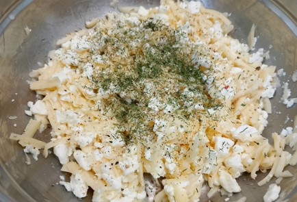 Фото шага рецепта Сырная лепешка с грибами 191304 шаг 6