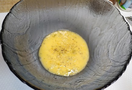 Фото шага рецепта Сырная лепешка с тунцом и зеленью 190192 шаг 1  