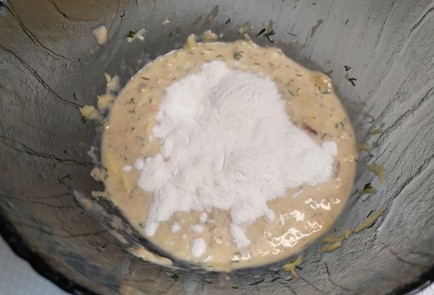 Фото шага рецепта Сырная лепешка с тунцом и зеленью 190192 шаг 7  