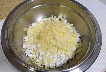 Фото шага рецепта Сырная лепешка с ветчиной 190644 шаг 2  