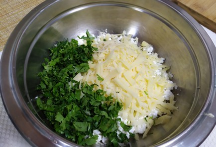 Фото шага рецепта Сырная лепешка с ветчиной 190644 шаг 3  