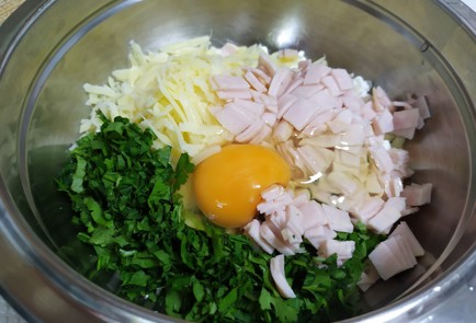 Фото шага рецепта Сырная лепешка с ветчиной 190644 шаг 5  