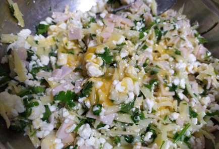 Фото шага рецепта Сырная лепешка с ветчиной 190644 шаг 6  