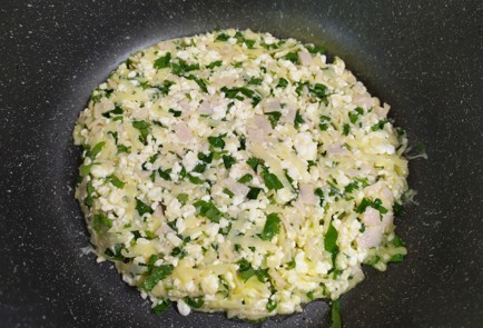 Фото шага рецепта Сырная лепешка с ветчиной 190644 шаг 8  