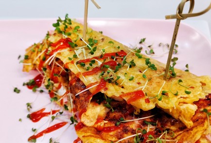 Фото шага рецепта Сырная лепешка с яичной начинкой 173418 шаг 11  