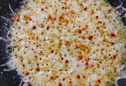 Фото шага рецепта Сырная лепешка с яичной начинкой 173418 шаг 5  