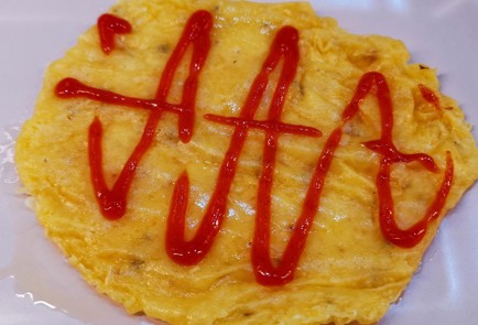 Фото шага рецепта Сырная лепешка с яичной начинкой 173418 шаг 9  