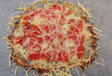 Фото шага рецепта Сырная лепешка с яйцом и беконом 153011 шаг 9  