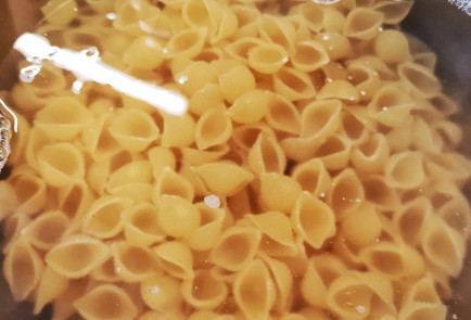 Фото шага рецепта Сырная паста конкильони с томатномайонезным соусом 151553 шаг 2  