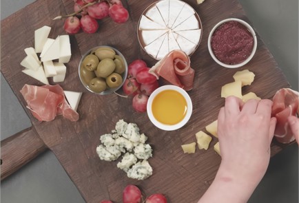 Фото шага рецепта Сырная тарелка 173601 шаг 8  