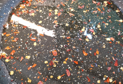 Фото шага рецепта Сырная яичница с брокколи 151955 шаг 2