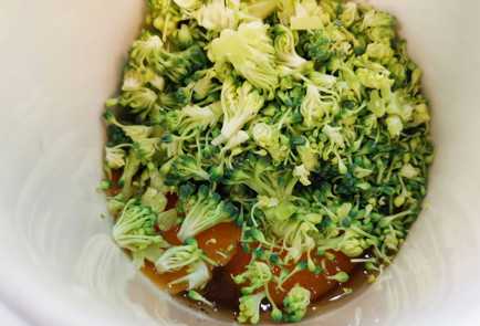 Фото шага рецепта Сырная яичница с брокколи 151955 шаг 5