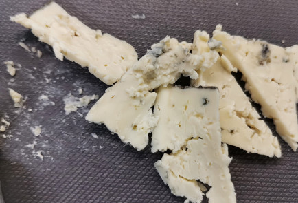 Фото шага рецепта Сырная яичница с лукомпореем 151682 шаг 7  