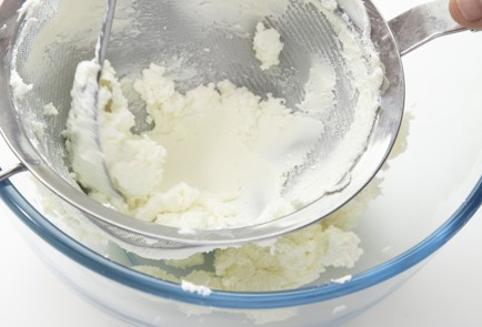 Фото шага рецепта Сырники Андрея Махова 68983 шаг 1  