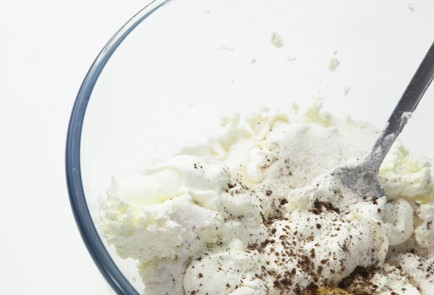 Фото шага рецепта Сырники Андрея Махова 68983 шаг 2  