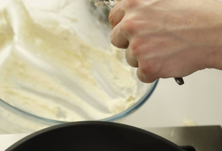 Фото шага рецепта Сырники Андрея Махова 68983 шаг 3  