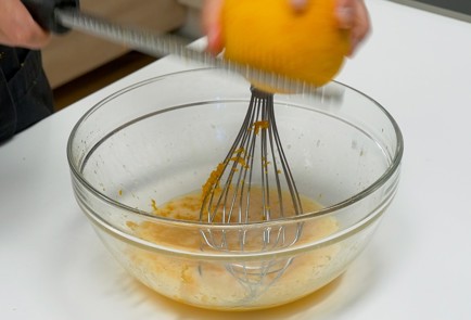 Фото шага рецепта Сырники без творога 151068 шаг 2  