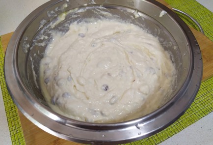 Фото шага рецепта Сырники из творожной массы с изюмом 189821 шаг 3  