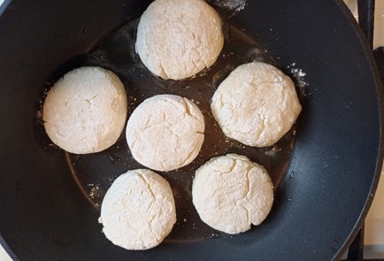 Фото шага рецепта Сырники как у бабушки 190931 шаг 11  