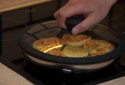 Фото шага рецепта Сырники Любимые 139806 шаг 6  