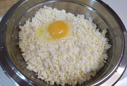 Фото шага рецепта Сырники с маком 190131 шаг 2  