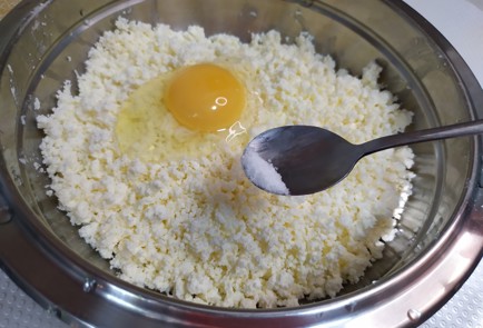 Фото шага рецепта Сырники с маком 190131 шаг 3  