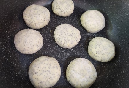 Фото шага рецепта Сырники с маком 190131 шаг 9  