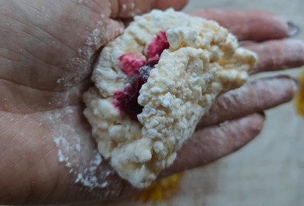 Фото шага рецепта Сырники с вишней 186483 шаг 10  