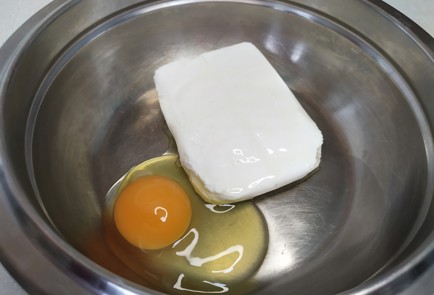 Фото шага рецепта Сырники в микроволновке 191205 шаг 1  