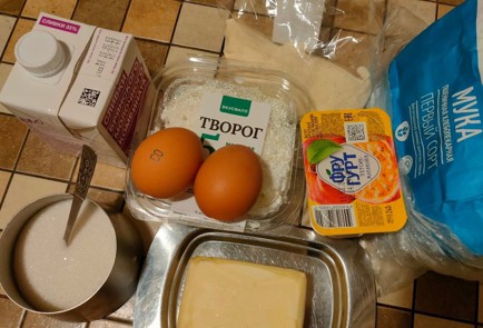 Фото шага рецепта Сырники в сливочнойогуртовой заливке в духовке 175939 шаг 1  