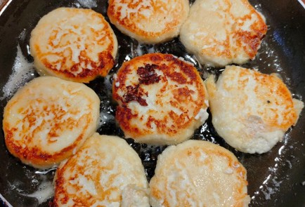 Фото шага рецепта Сырники в сливочнойогуртовой заливке в духовке 175939 шаг 14  