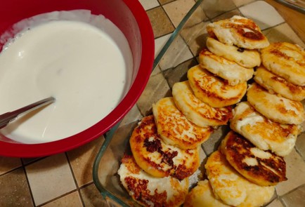 Фото шага рецепта Сырники в сливочнойогуртовой заливке в духовке 175939 шаг 17  