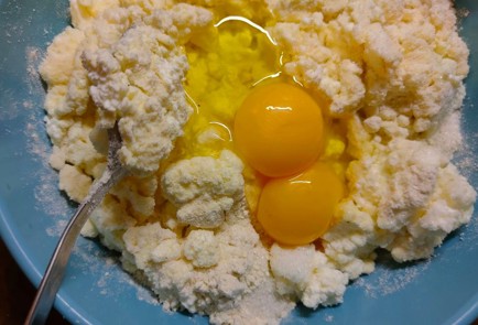 Фото шага рецепта Сырники в сливочнойогуртовой заливке в духовке 175939 шаг 8  