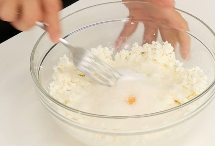 Фото шага рецепта Сырники 125614 шаг 3  