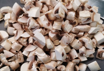 Фото шага рецепта Сырносливочный жюльен 173406 шаг 1  